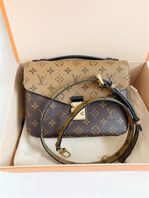 reverse monogram pochette metis